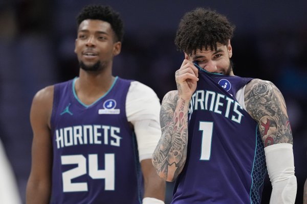 2025股票配资 历史首队！黄蜂本场命中数不足30 三分投丢30+ 犯规30+ 输分30+