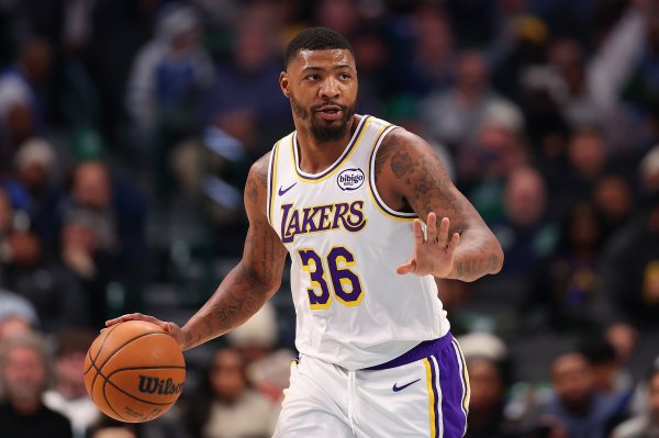 广西股票配资 美记：斯玛特今年季后赛攻防产出惊人 2年1050万合同太物超所值了